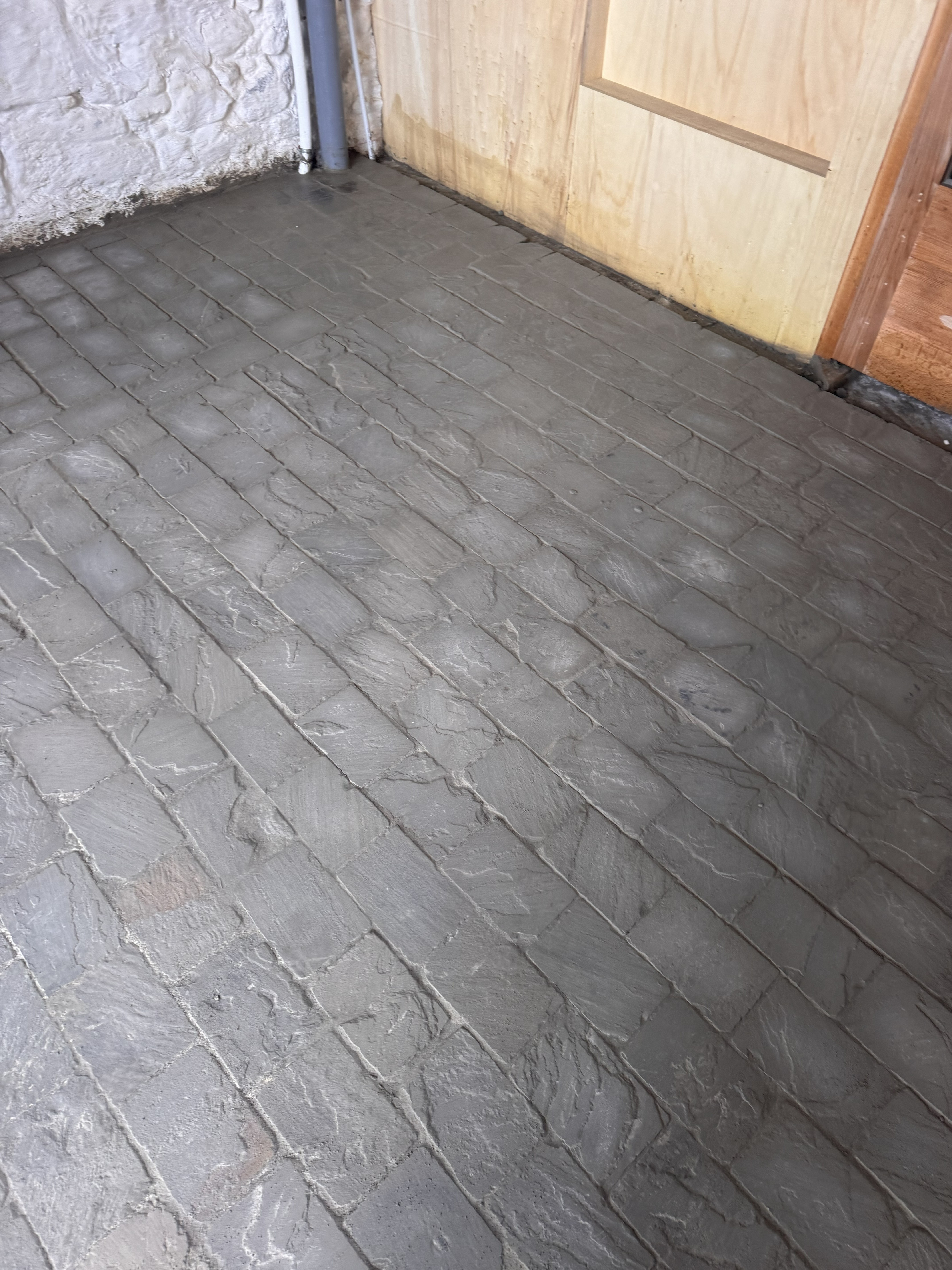 Entrée en pavés briquette pendant le chantier